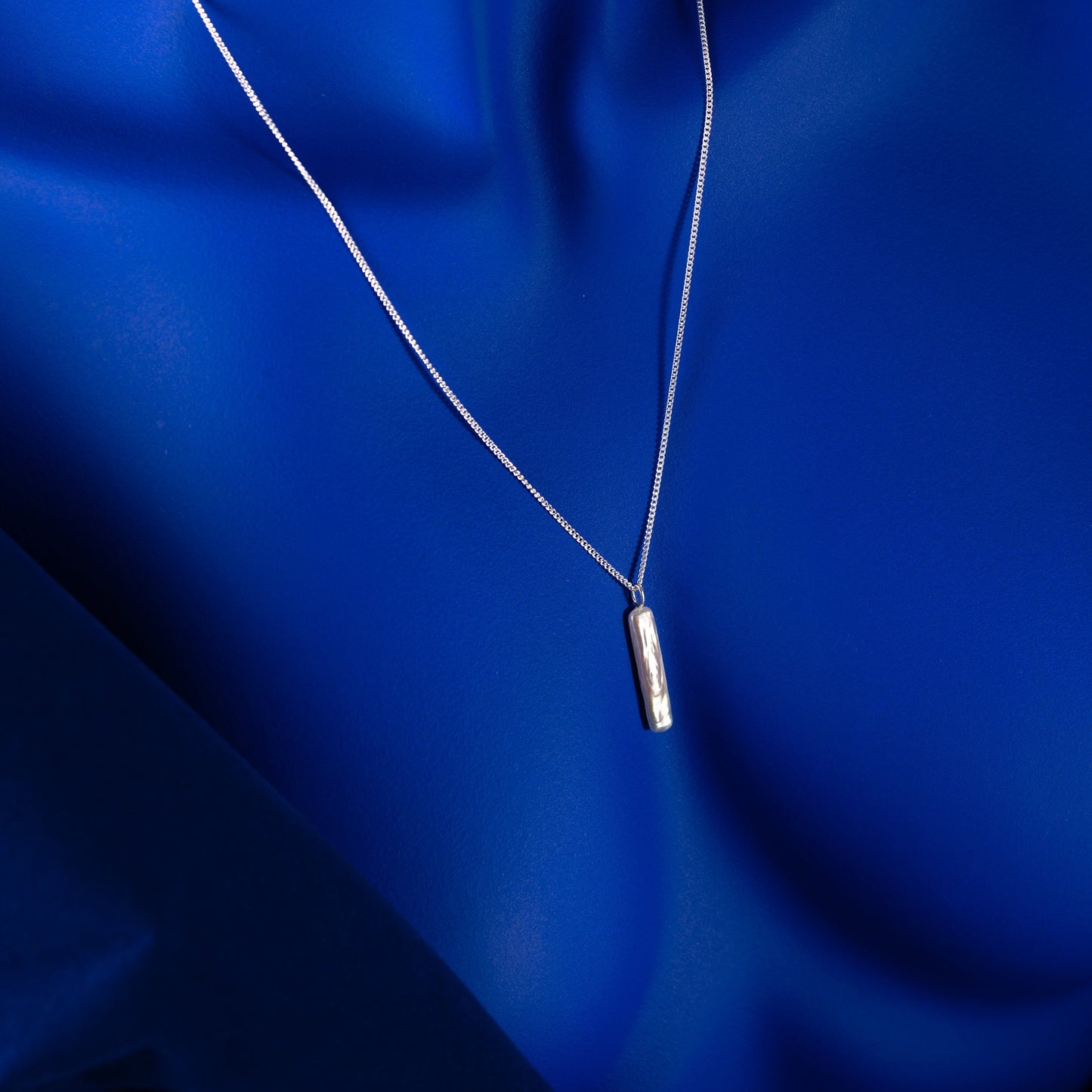 Collier Numéro Deux keshis allongée