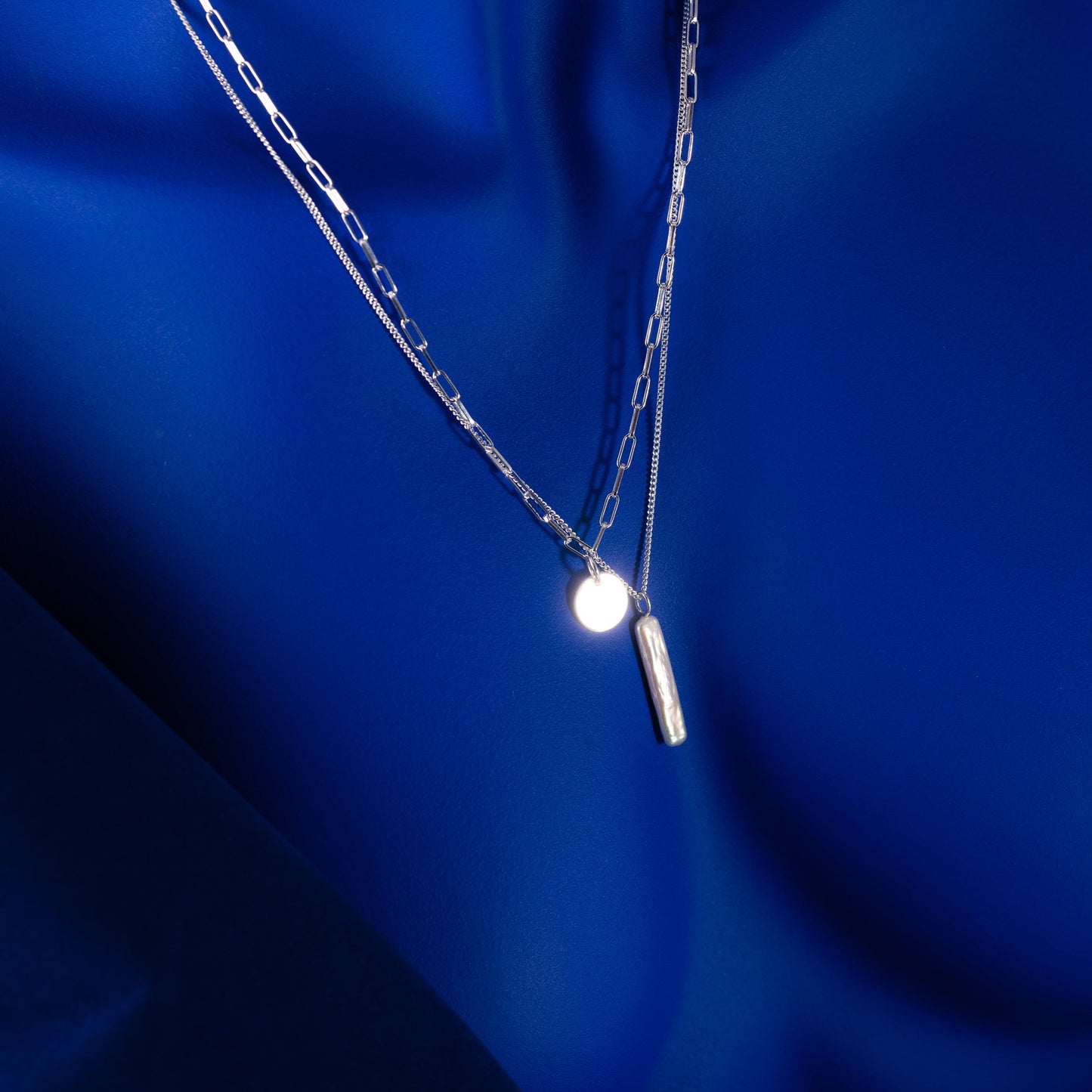 Collier Numéro Deux keshis allongée