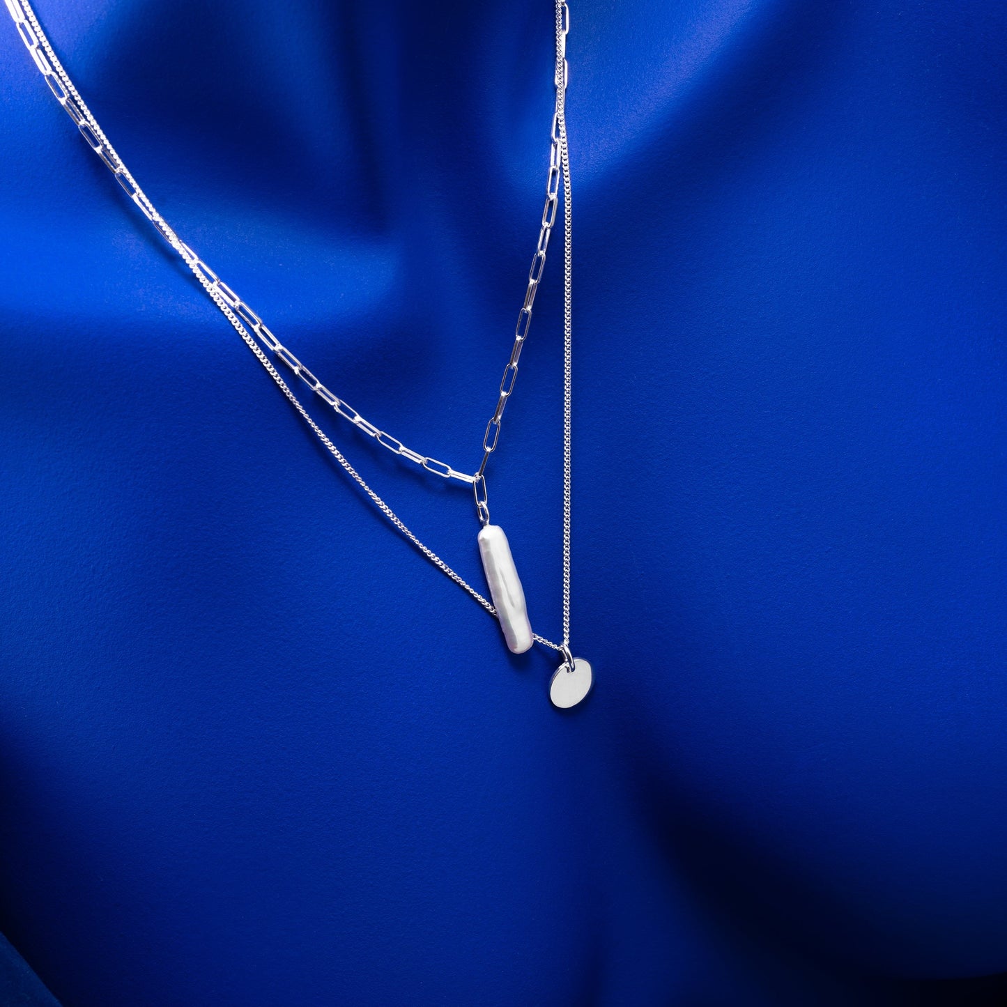Collier Numéro Deux keshis allongée