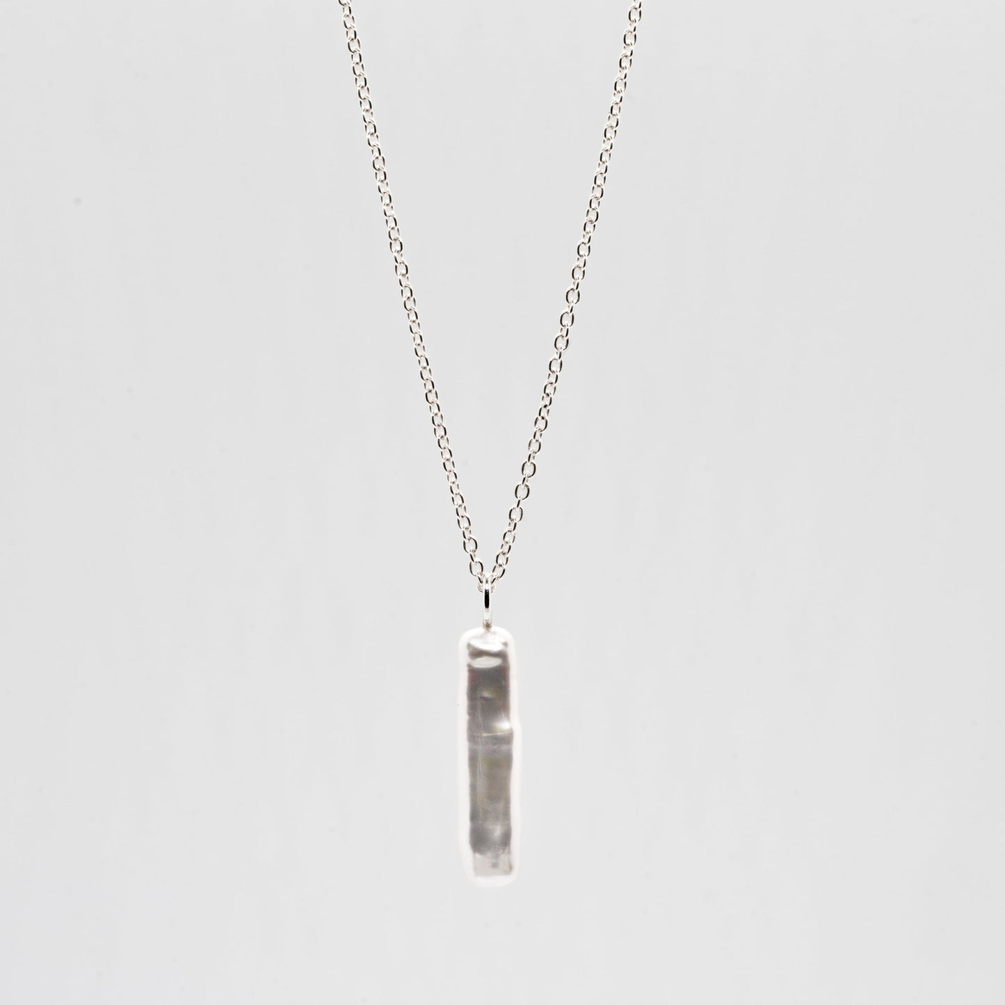 Collier Numéro Deux keshis allongée