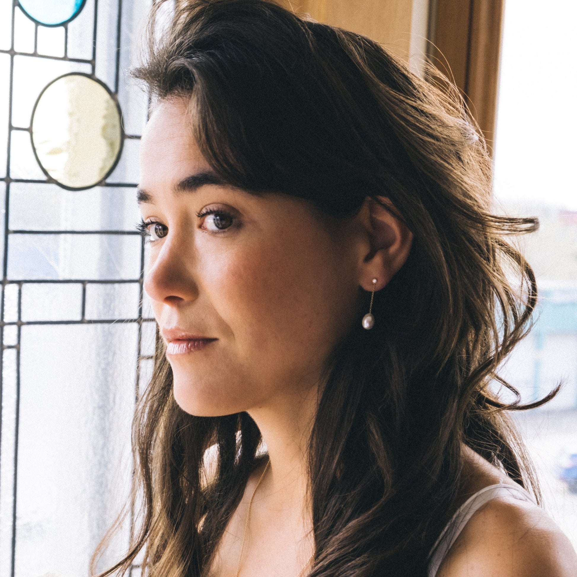 Boucles d'oreilles numero quatorze portées sans le keshi pétale