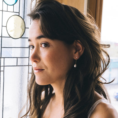 Boucles d'oreilles numero quatorze portées sans le keshi pétale