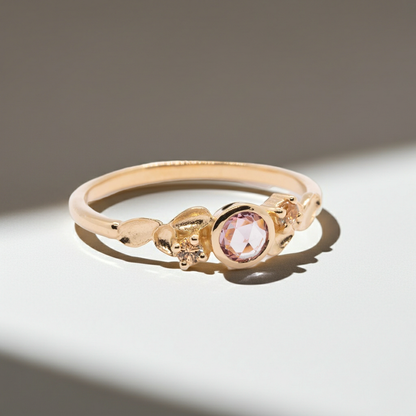 Détail grenat Malaya 4mm serti or jaune 18K