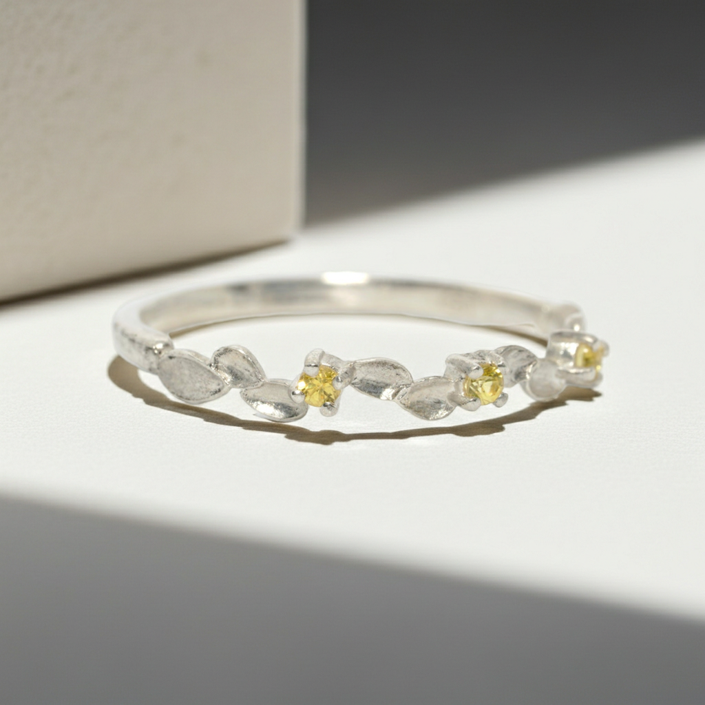 Bague Ariane détail sertissage saphirs 1,5mm