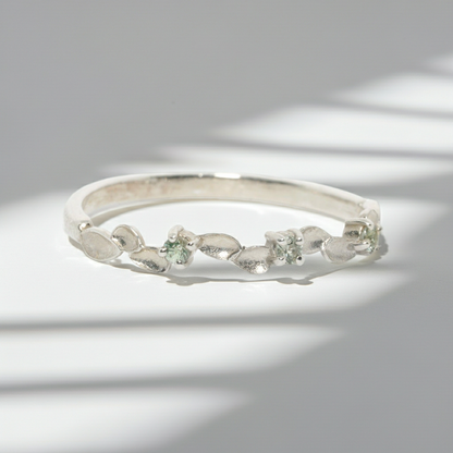 Bague Ariane détail sertissage saphirs 1,5mm