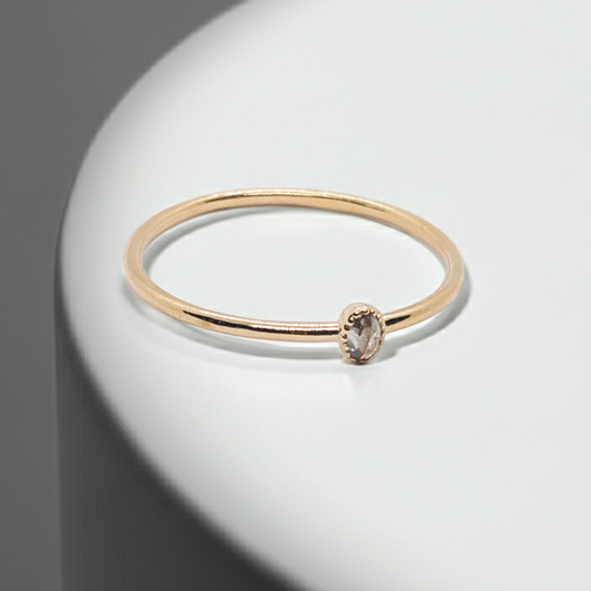 Manon Oval ring in 18K gold