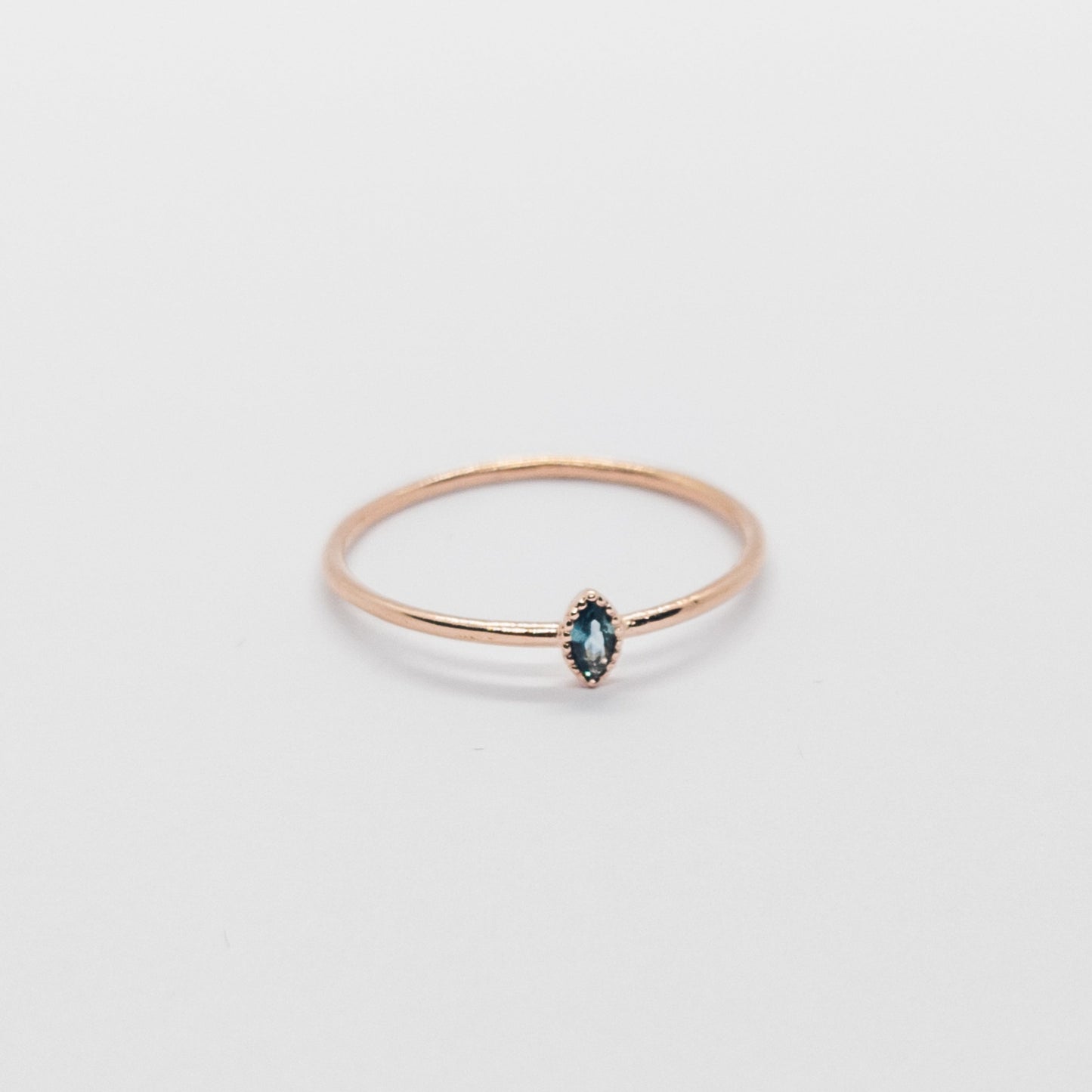 Manon marquise ring in 18K gold