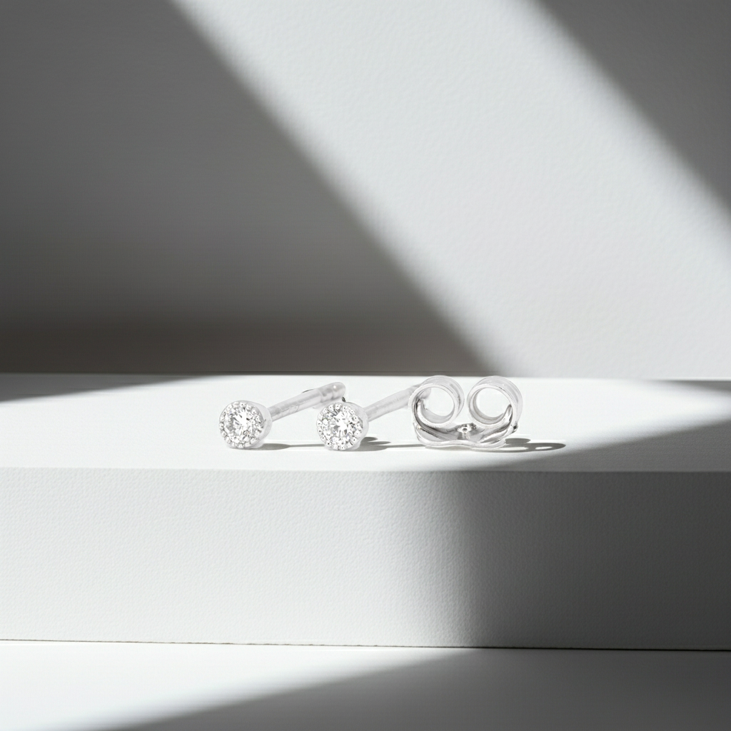 Boucles d'oreilles puces numero douze mini en or blanc 18K