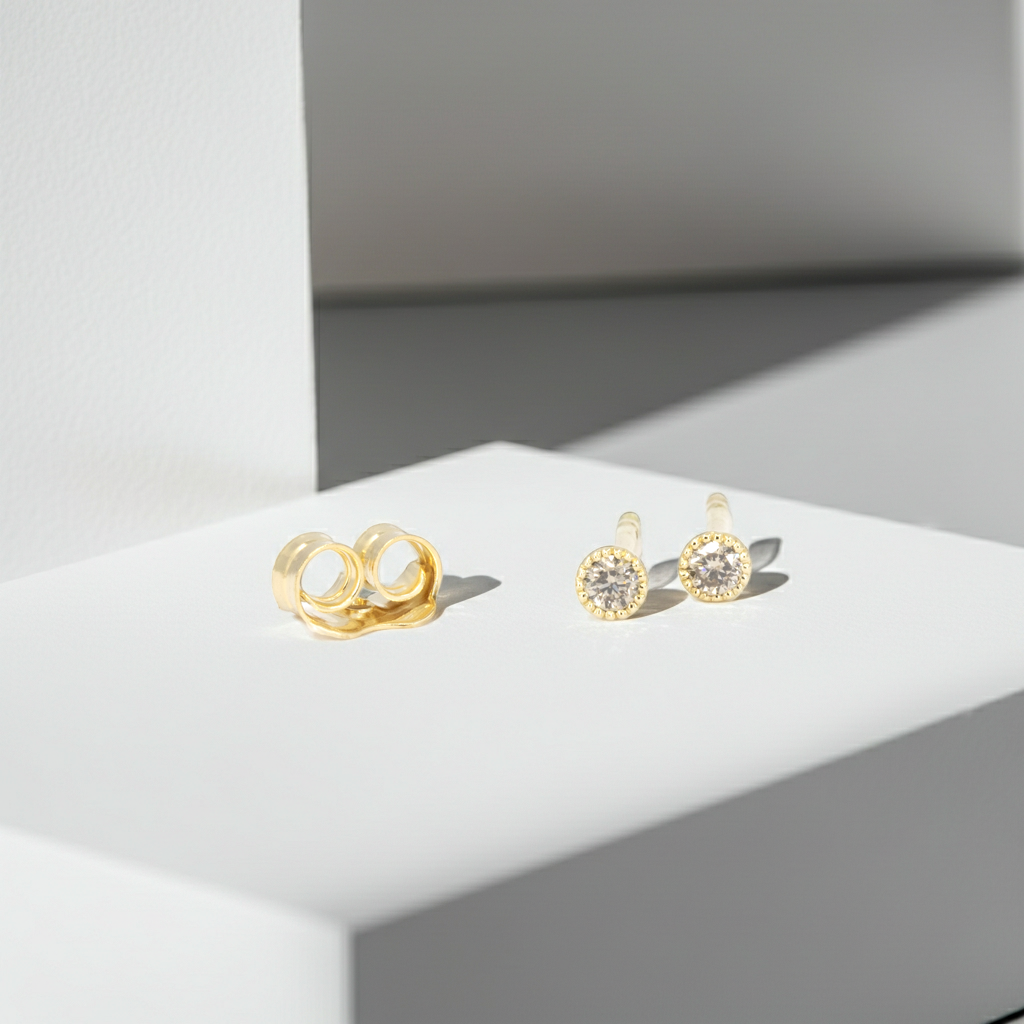 Boucles d'oreilles puces numero douze mini en or jaune 18K