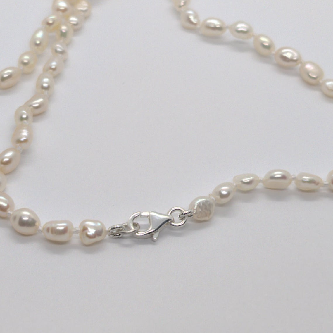 Détail perles keshis irrégulières naturelles