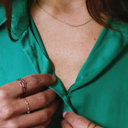 Collier or jaune 18K minimaliste porté