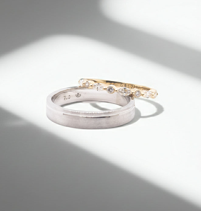 Alliances en or 18k jaune et blanc, diamants