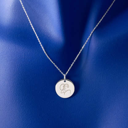Pendentif médaille zodiaque argent 925 porté avec chaîne maille forçat